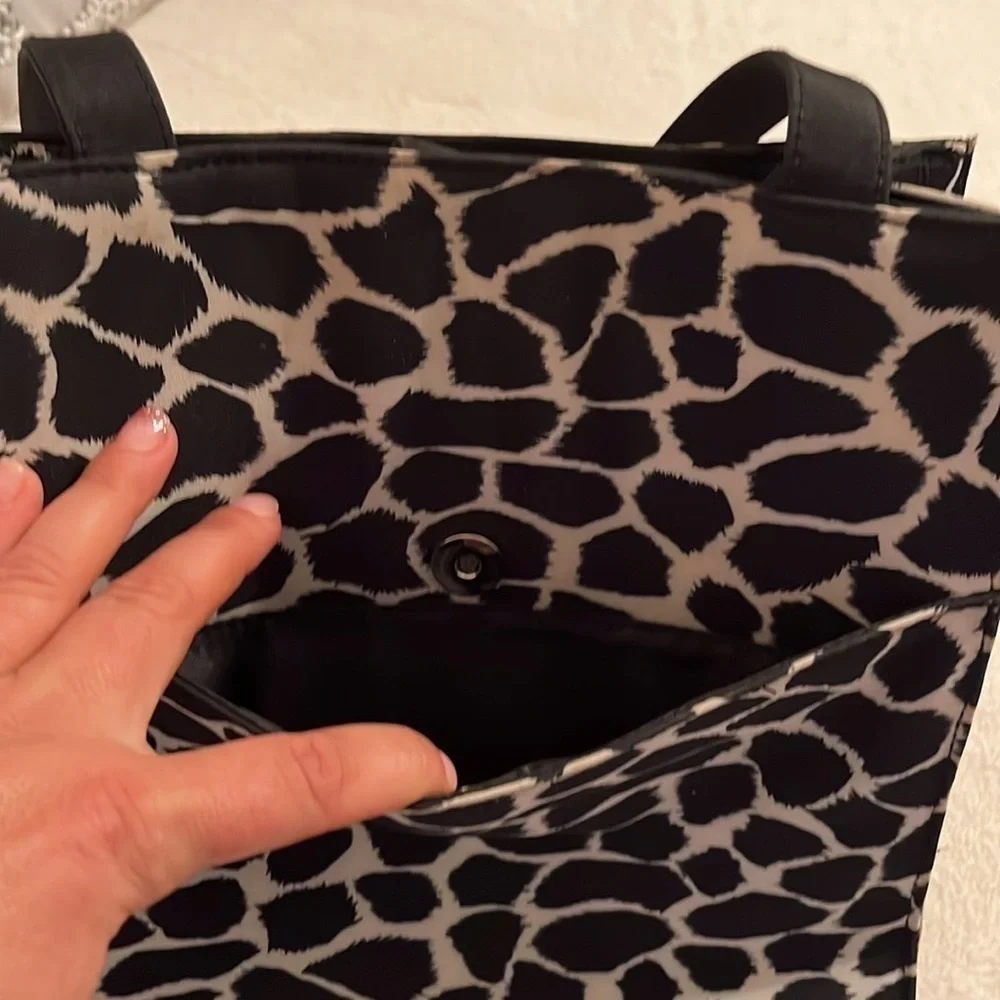 𝅺APOSTROPHE Black and Cream Animal Print Shoulder Bag